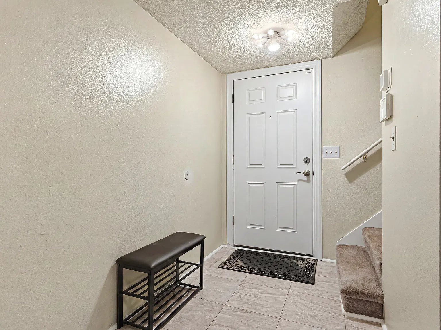 3 bed, 2.5 bath, 1400 sqft, $2,700 — Photo 2