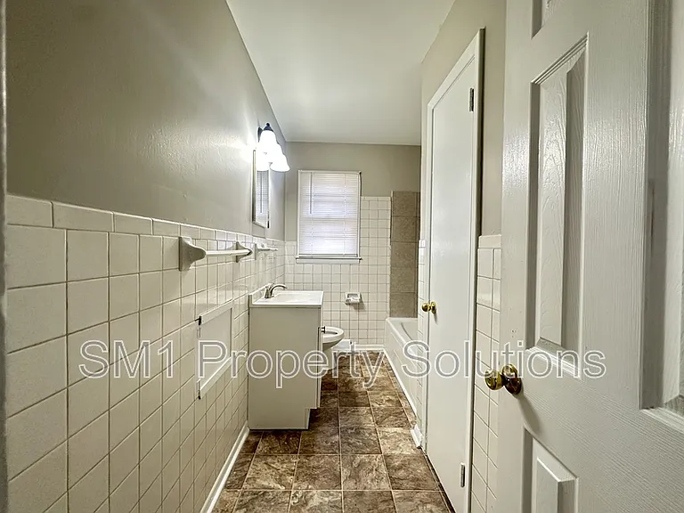 626 Memphis St — Photo 8