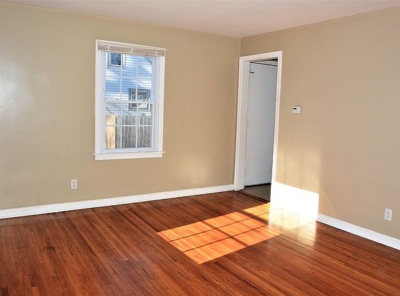 2nd image of 3125 Montrose Ave