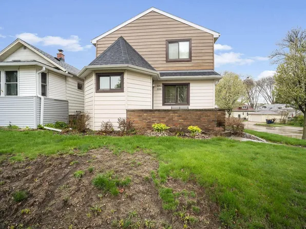 2201 S 74th STREET, West Allis, WI 53219