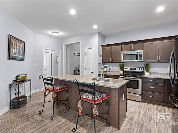 5th image of 506 Rolling Hill Cir