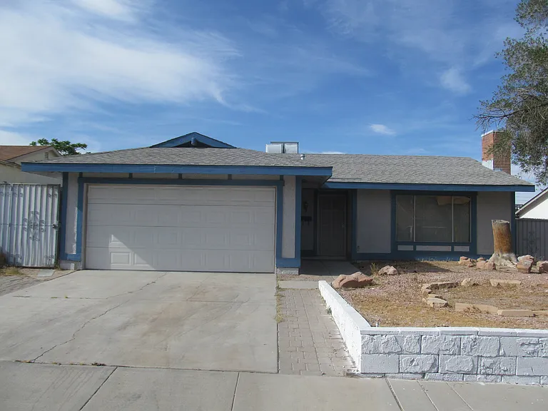 7036 Pinebrook Ct — Photo 1