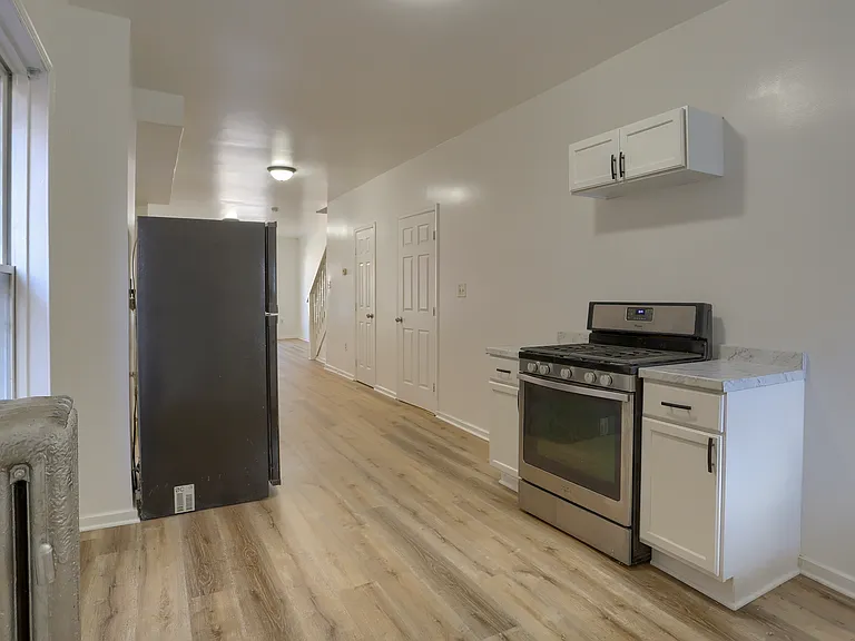 2114 Susquehanna St — Photo 6