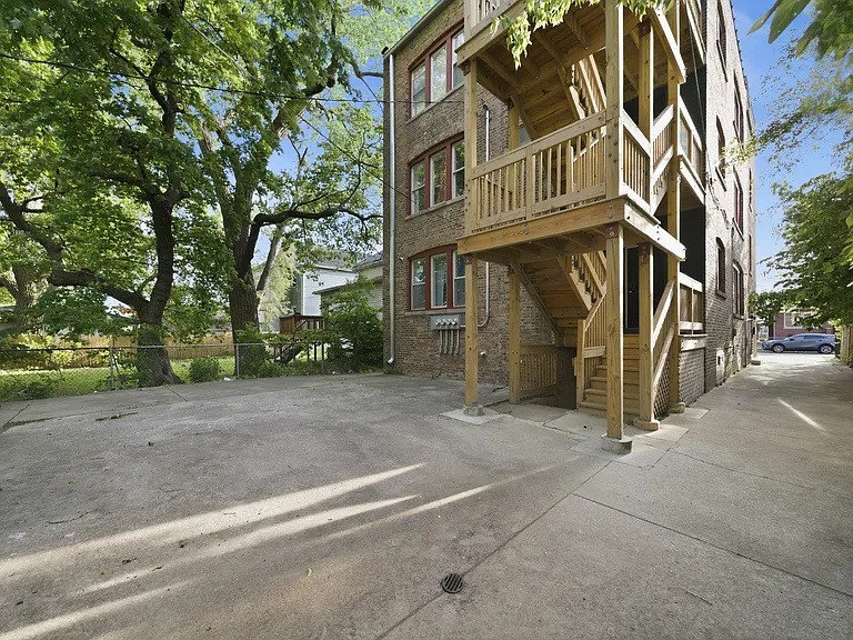 7435 S Euclid Ave #1 — Photo 29