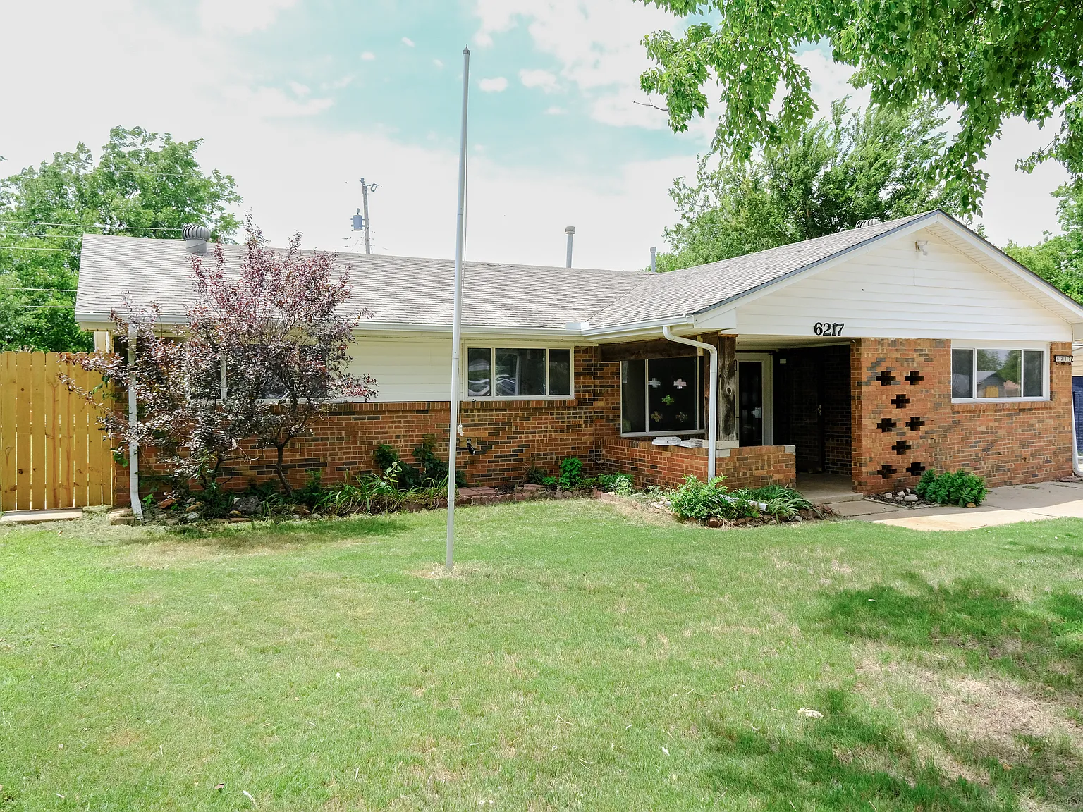 4 bed, 2600 sqft, $1,850 — Photo 2