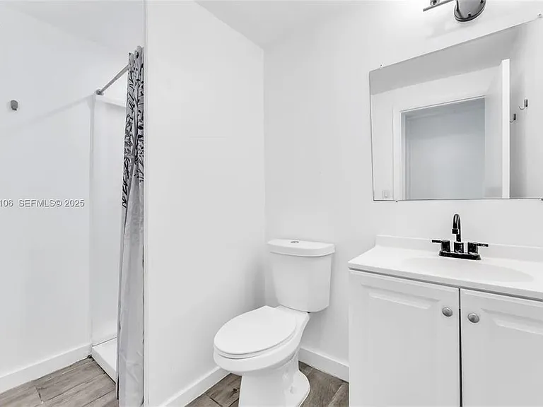 4917 SW 43rd Ter #A — Photo 6