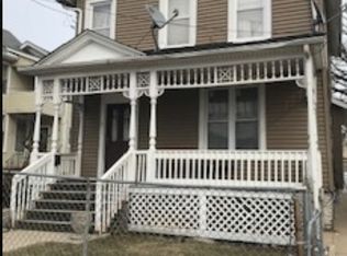 371 High St, Aurora, IL 60505