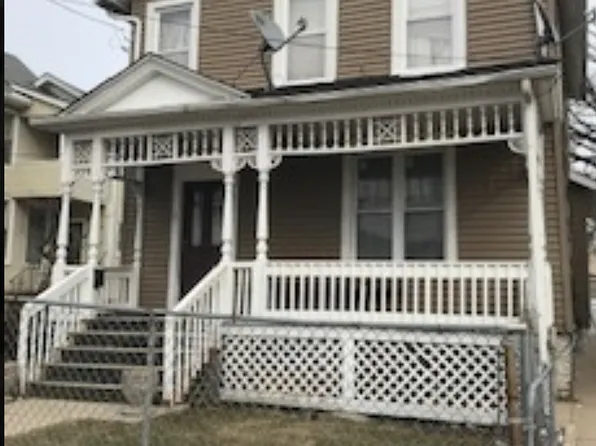371 High St, Aurora, IL 60505