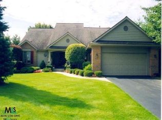 972 Pine Trail Dr, Rochester, MI 48307