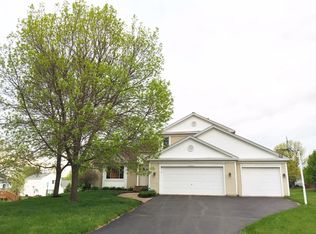 17380 Honeysuckle Ct, Lakeville, MN 55044