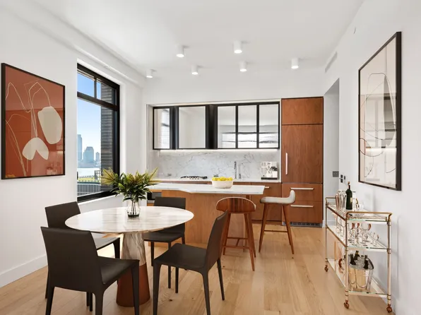 110 Charlton Street image 1 of 5