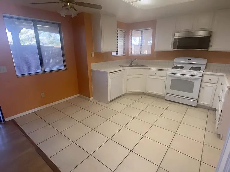 12284 Cobblestone Cir — Photo 5