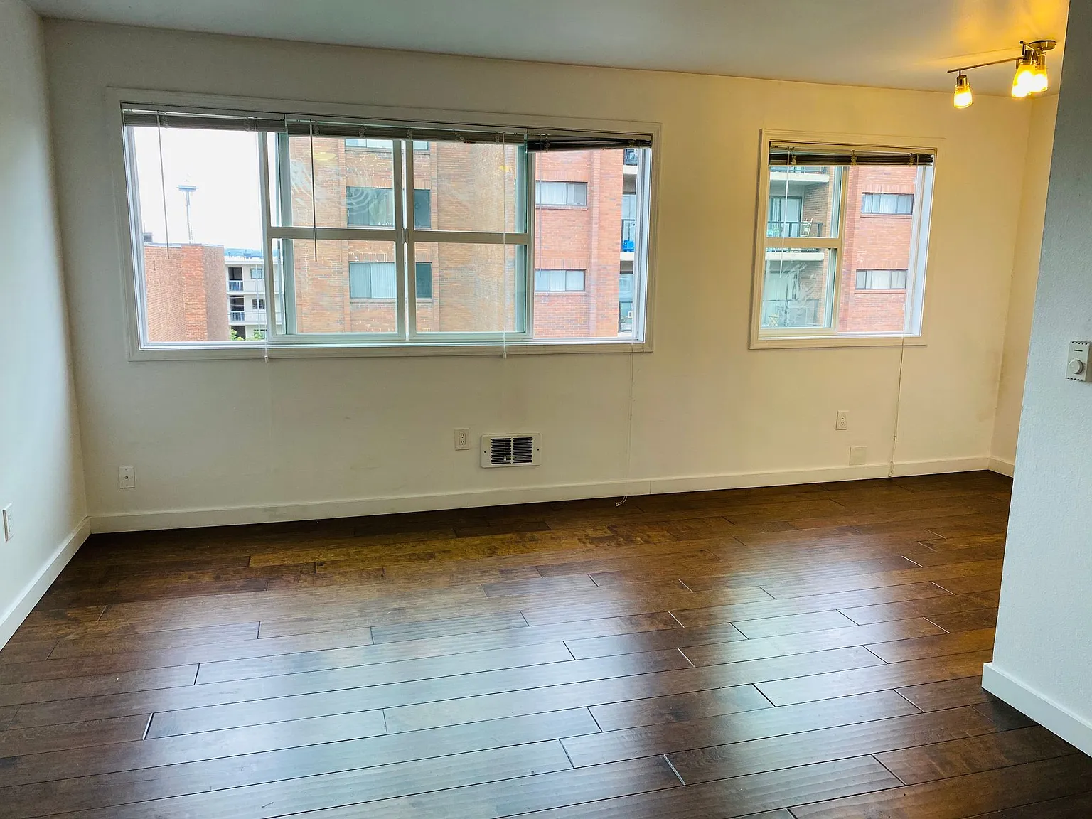 Bellevue Manor Apartments — Photo 3