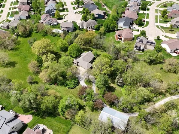 16800 Meredith Dr, Clive, IA 50325