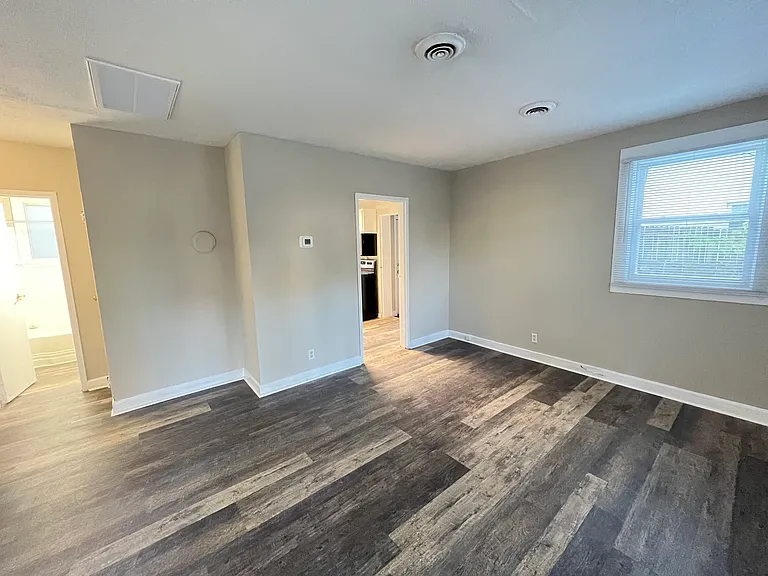 6611 Fitzhugh Ave — Photo 2