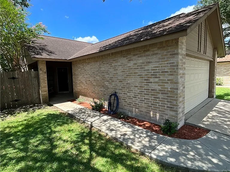 519 Rattan Dr — Photo 2