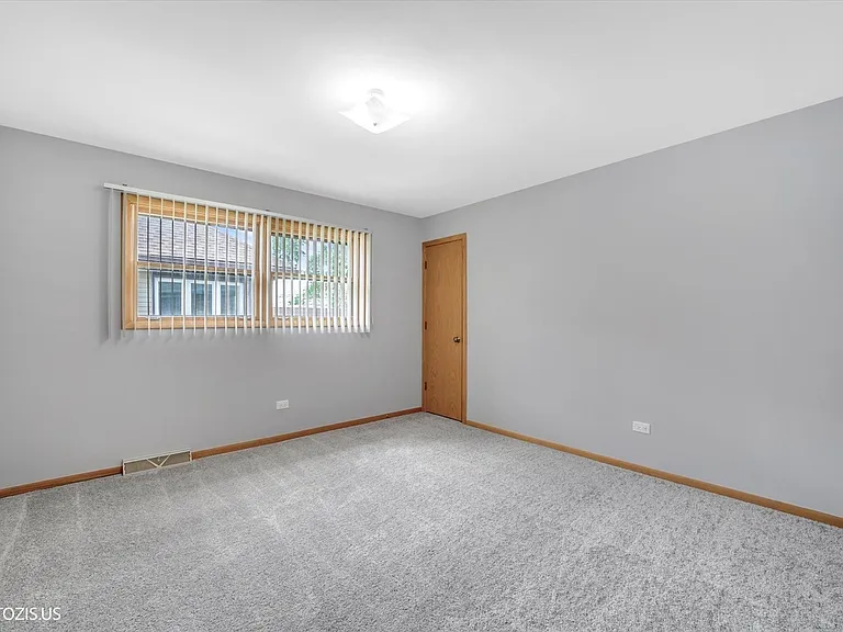 4043 N Wagner Ave — Photo 19
