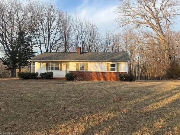 1264 W Dalton Rd, King, NC 27021