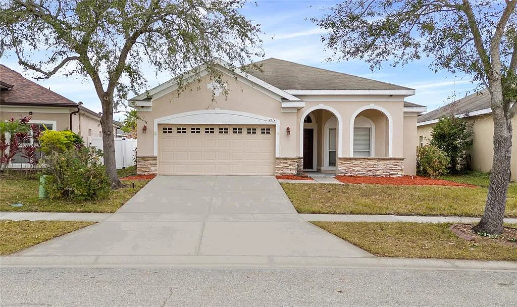 3 bed, 2.0 bath, 1882 sqft, $2,800 — Photo 2