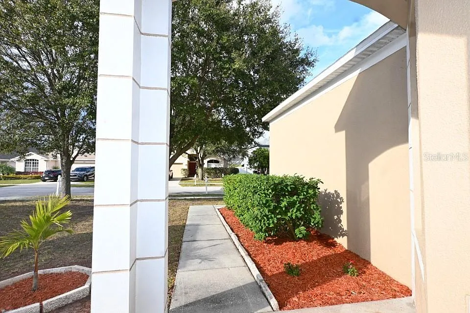 3 bed, 2.0 bath, 1316 sqft, $2,200 — Photo 3