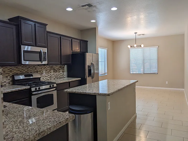 283 E Jade Dr — Photo 5