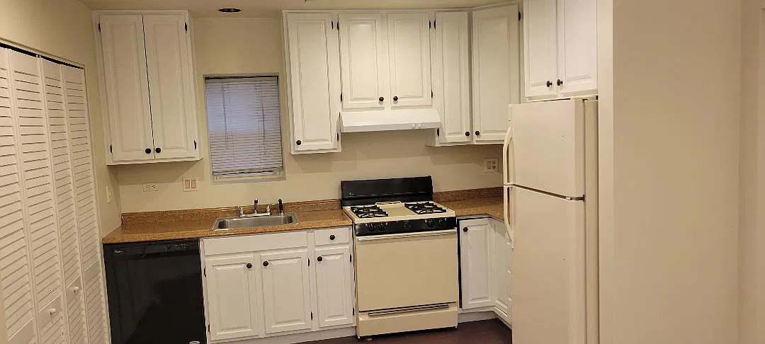 2 bed, 1200 sqft, $1,750 — Photo 2