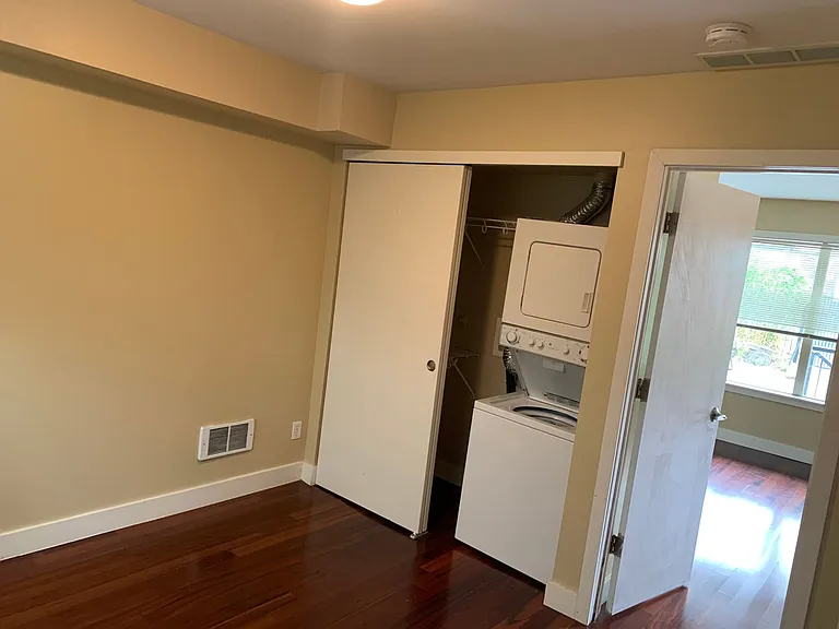 1401 S Holgate St — Photo 10