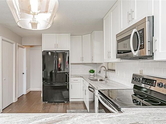5th image of 1358 Pacific Ct