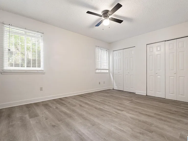 2409 Arlington Cres #D — Photo 21