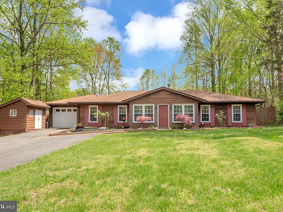 1st image of 34 Clover Hill Dr