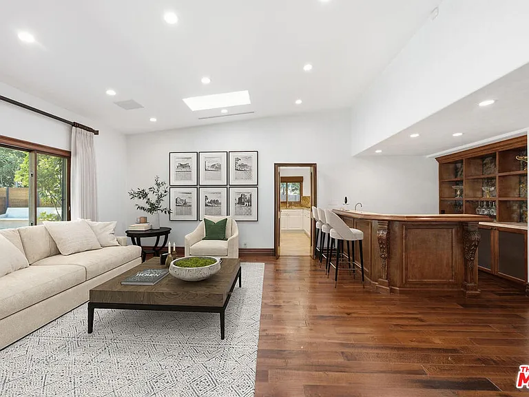 2108 San Ysidro Dr — Photo 9