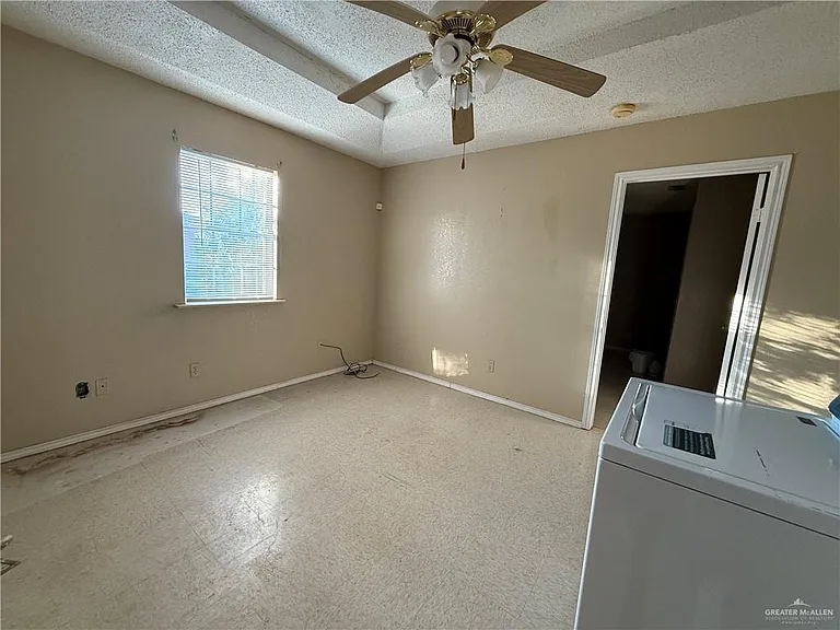 3008 Katrina Ave — Photo 5