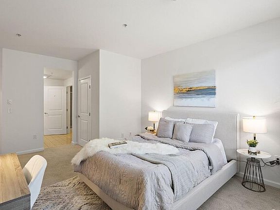 4th image of 501 Crescent Way #501