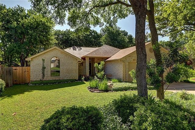 1st image of 2115 Mockingbird Dr