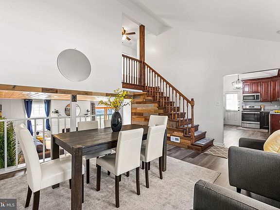 5th image of 613 Harbour Oak Dr