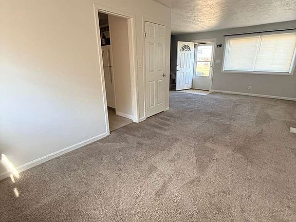 3rd image of 105 Buckeye Cir #105