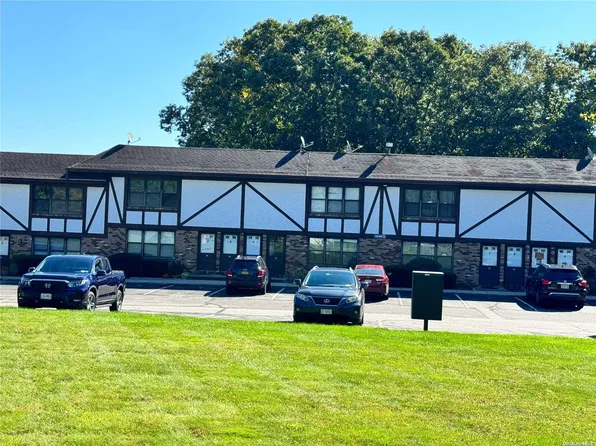 73 Bailey Court #73, Middle Island, NY 11953