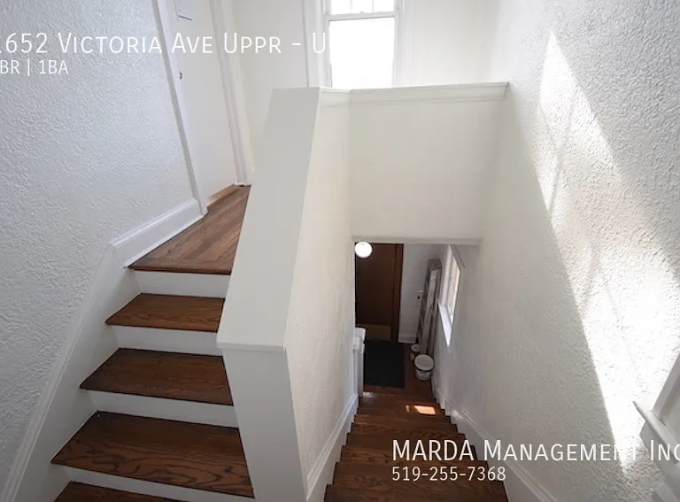 1652 Victoria Ave #UPPER — Photo 3