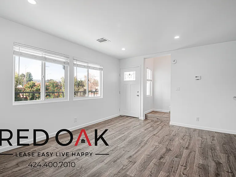 11218 Oxnard St #5 — Photo 3