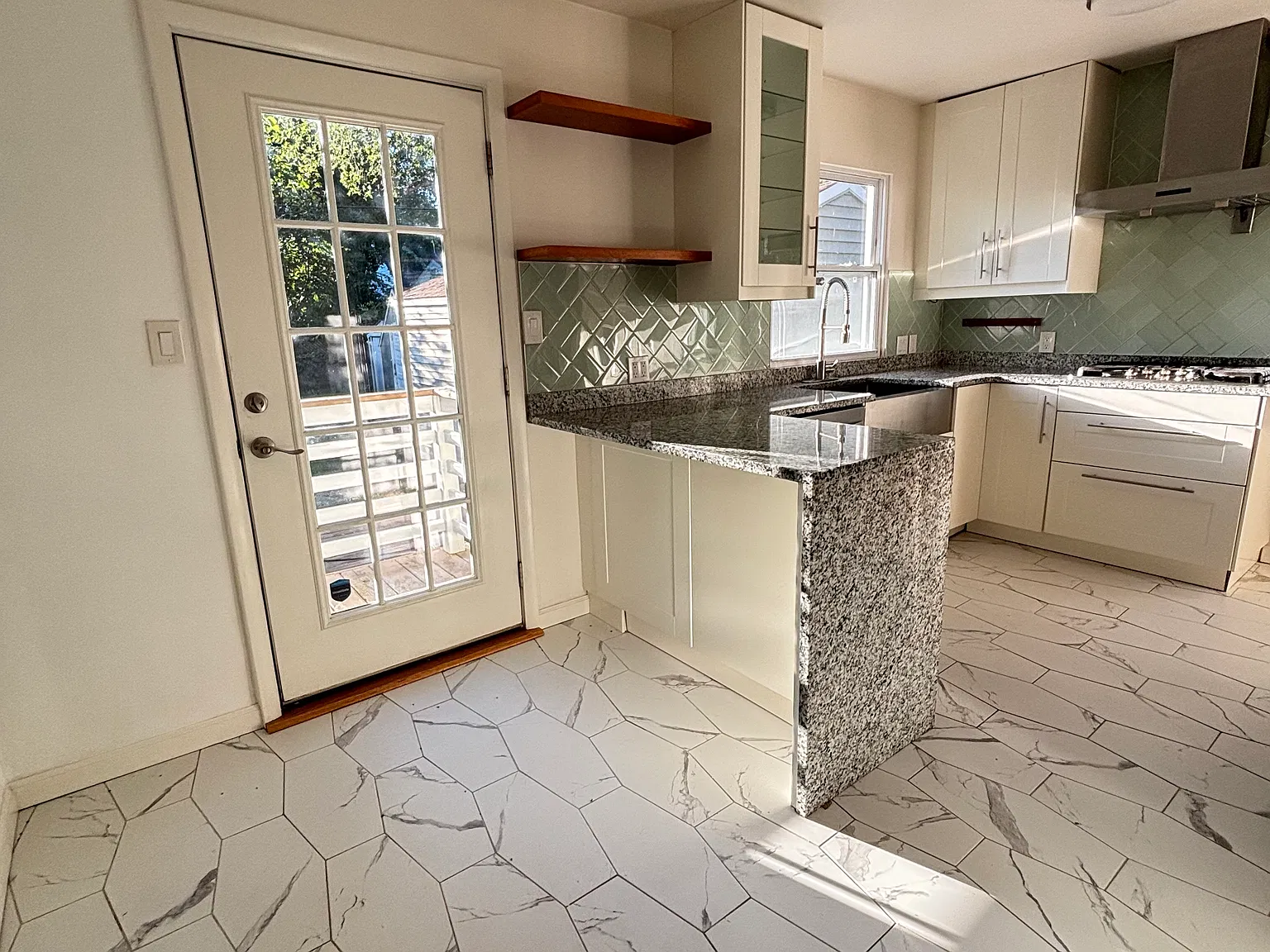 3 bed, 1390 sqft, $2,100 — Photo 4