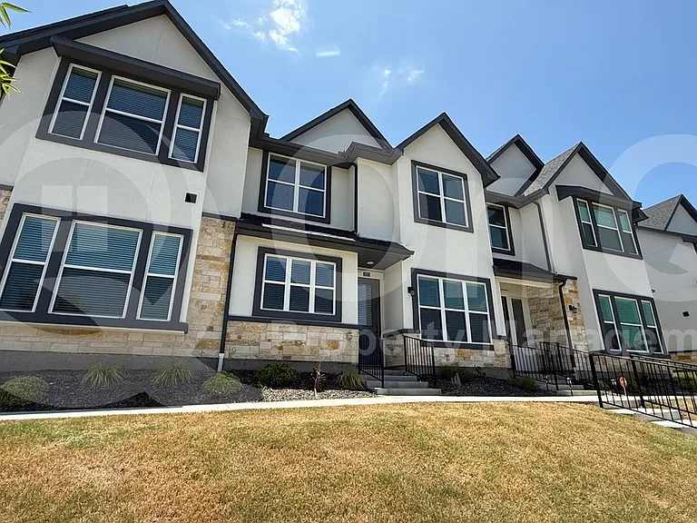 277 Mule Deer Mews — Photo 2