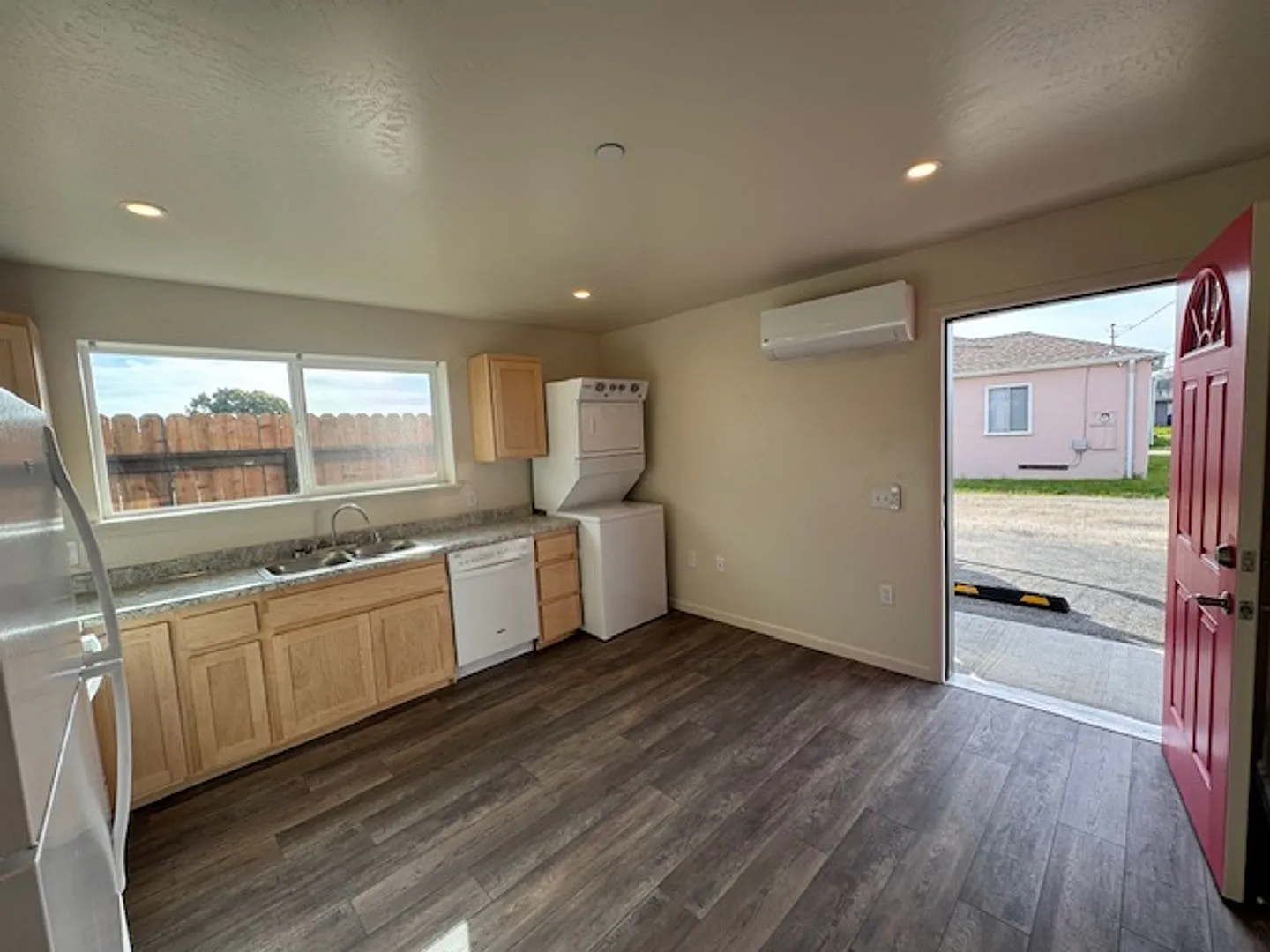 965 W Harris ST — Photo 4