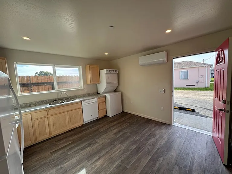 967 W Harris St — Photo 25