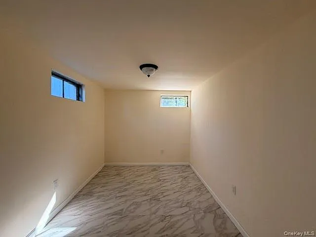 3 bed, 1.0 bath, 1056 sqft, $2,500 — Photo 2