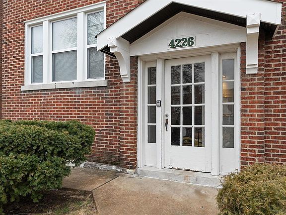 3rd image of 4226 Dewey Ave