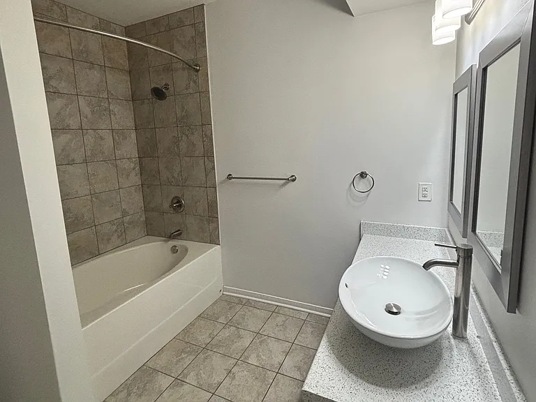 Renaissance Pointe Parkland Heights — Photo 28
