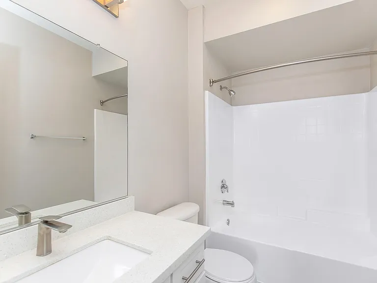 Vista Imperio Apartments — Photo 23