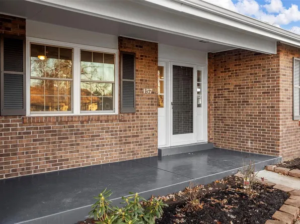 157 Rue Grand Dr, Lake Saint Louis, MO 63367