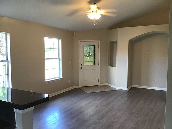4th image of 106 Orangedale Ave