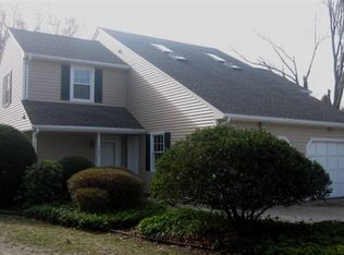 127 Bristol Ferry Rd, Portsmouth, RI 02871